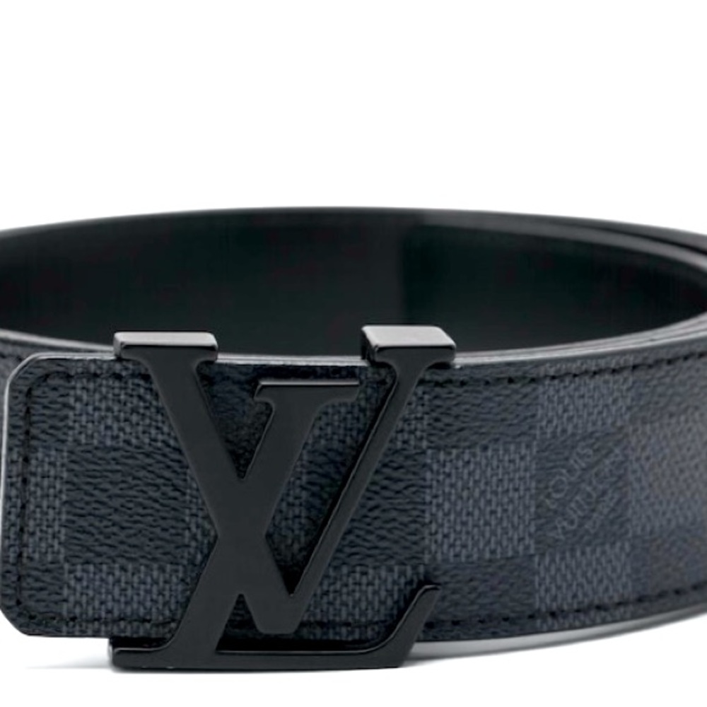 MENS LOUIS VUITTON BELT. Used